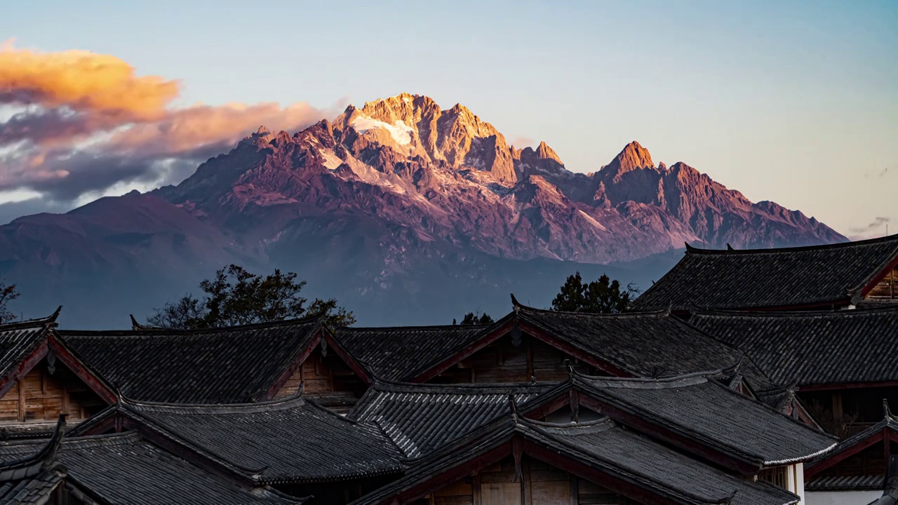 丽江古城玉龙雪山日照金山4k60p视频素材