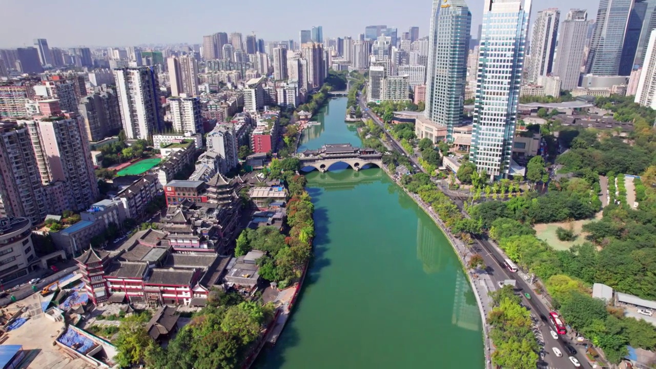 成都九眼桥安顺廊桥府南河白昼晴天城市风光航拍实时视频素材