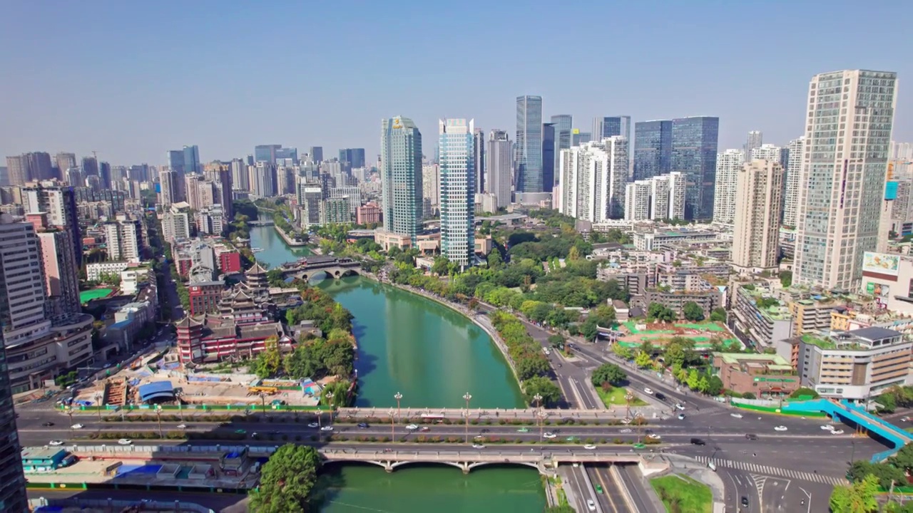 成都九眼桥安顺廊桥府南河白昼晴天城市风光航拍实时视频素材