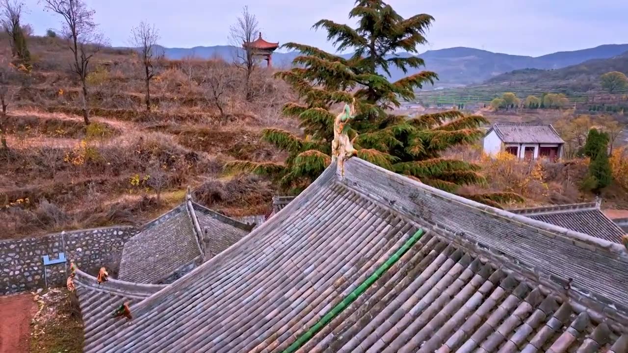 航拍山西泽州岱庙大殿歇山顶（九脊殿）视频下载