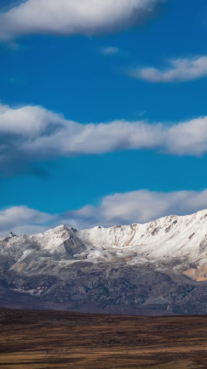 雅拉雪山白昼风光延迟视频素材