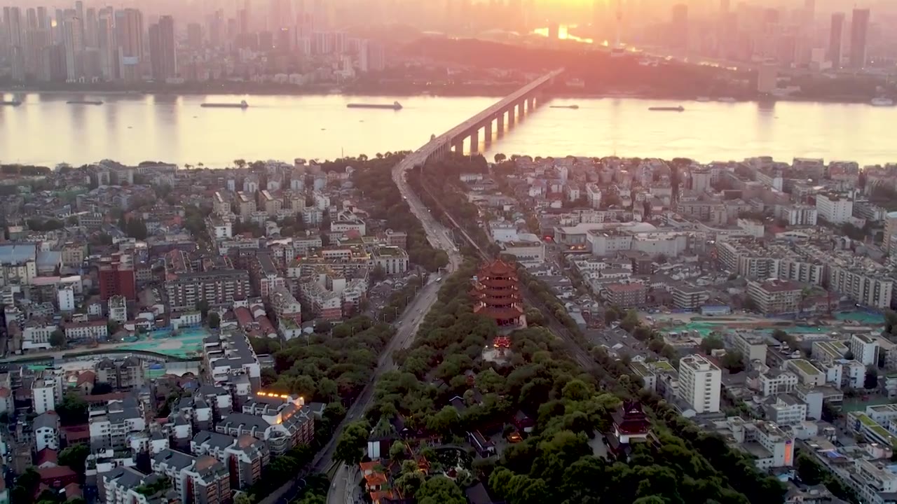 航拍夕阳落日晚霞武汉城市地标黄鹤楼古建筑视频素材