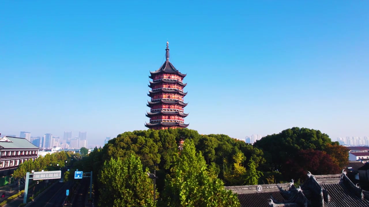 航拍苏州古城地标报恩寺塔北寺塔风景视频素材