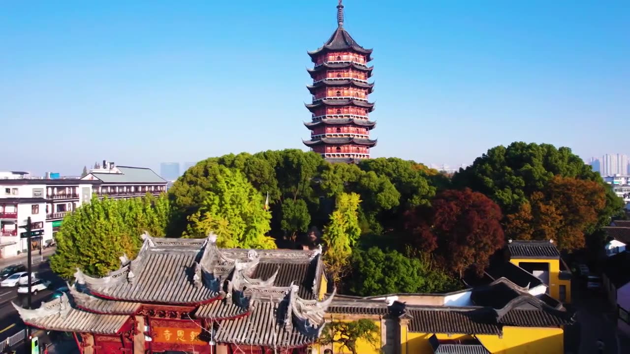 航拍苏州古城地标报恩寺塔北寺塔风景视频素材