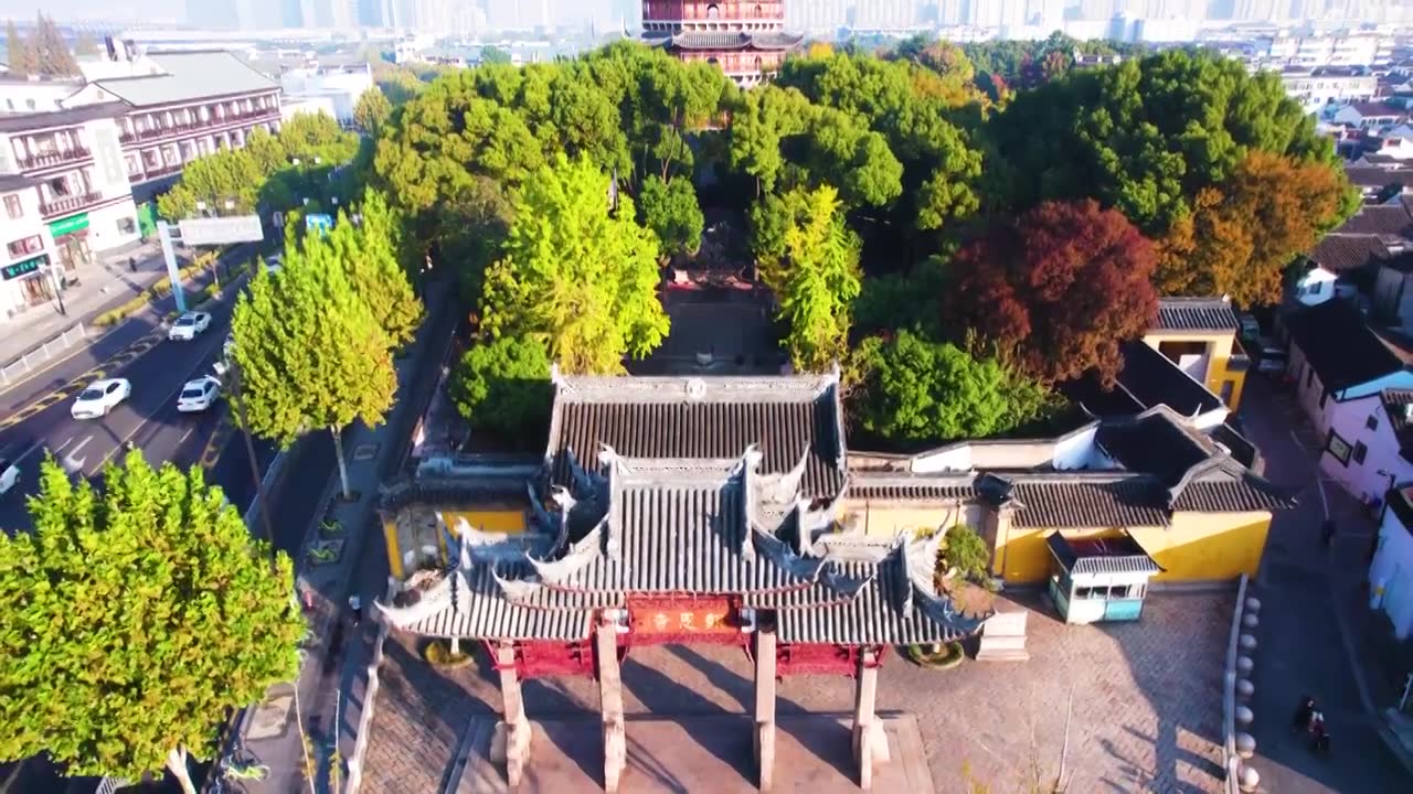 航拍苏州古城地标报恩寺塔北寺塔风景视频素材