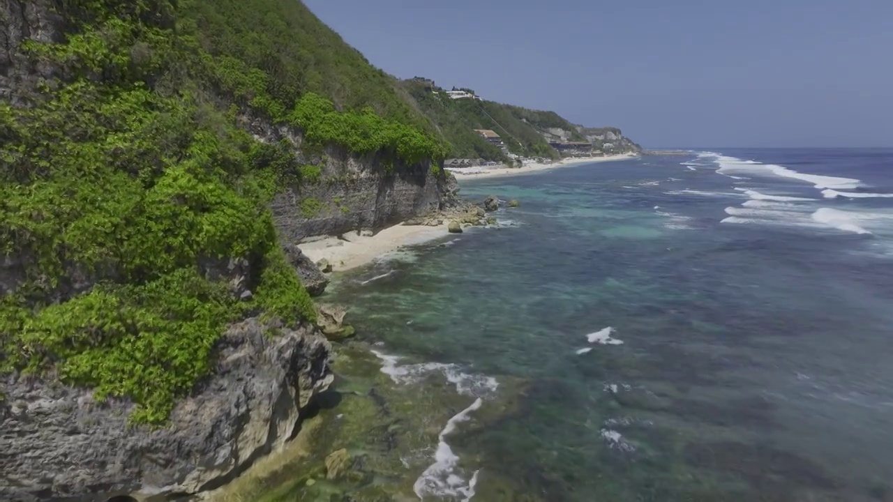 印尼巴厘岛Melasti海滨悬崖自然风光航拍视频素材