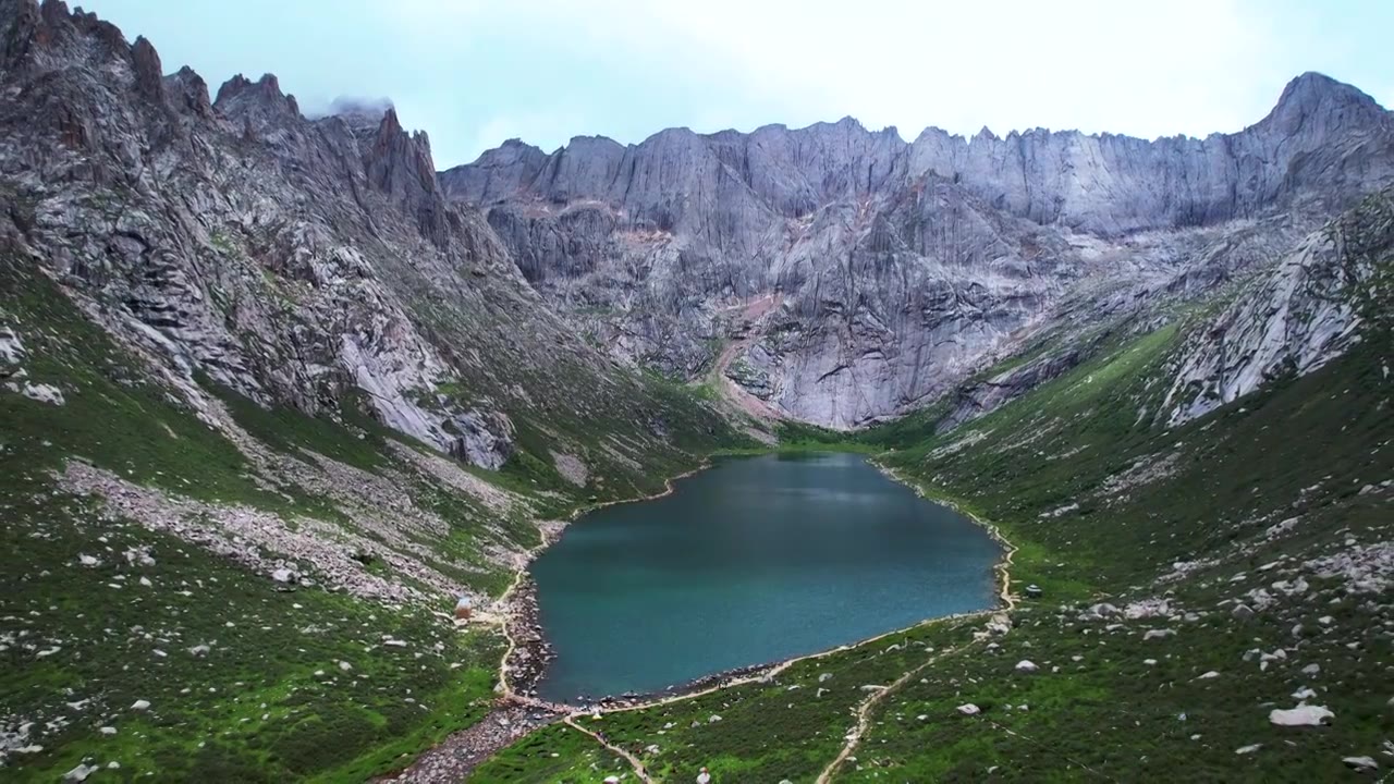 航拍四川阿坝州旅游莲宝叶则高原湖泊扎尕尔错视频素材