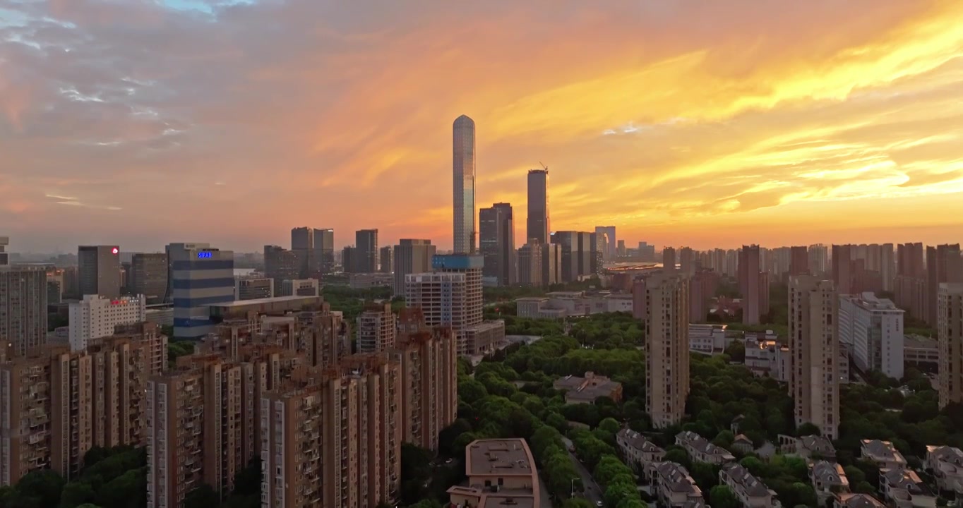 苏州金鸡湖景区傍晚航拍，东方之门与夕阳晚霞视频素材