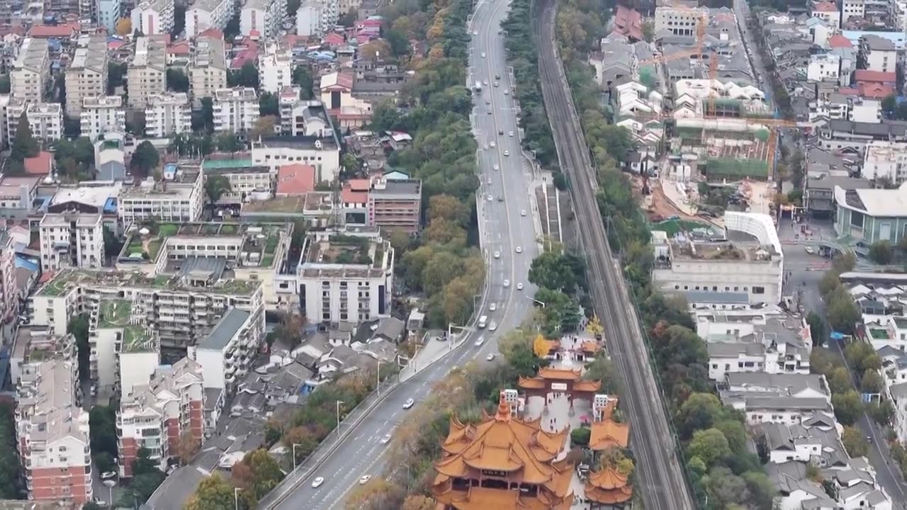 湖北武汉：航拍武汉旅游地标建筑——黄鹤楼视频素材