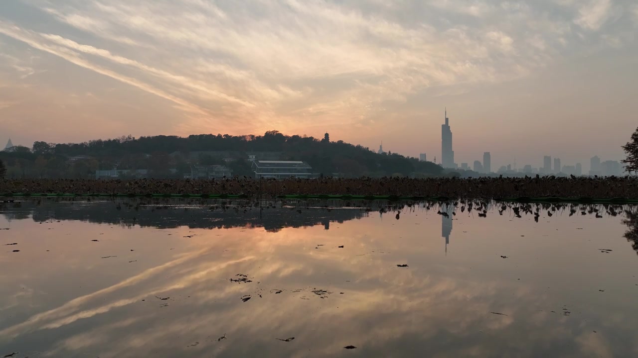 湖边的晚霞视频素材