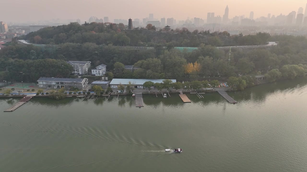 俯瞰城市山水视频素材