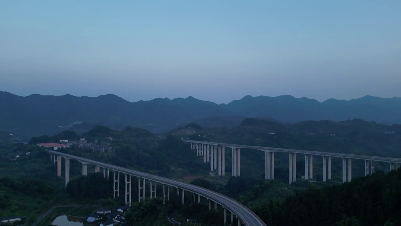周家山大桥航拍视频素材画面3