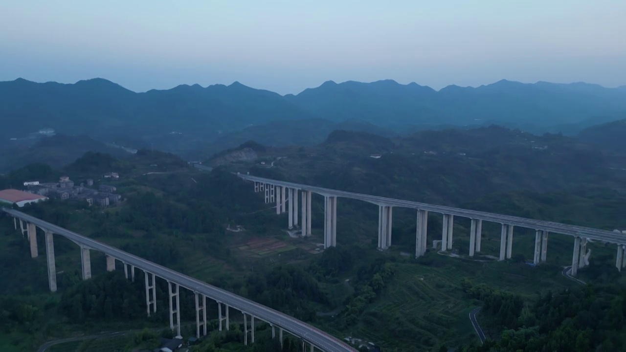 周家山大桥航拍视频素材画面3