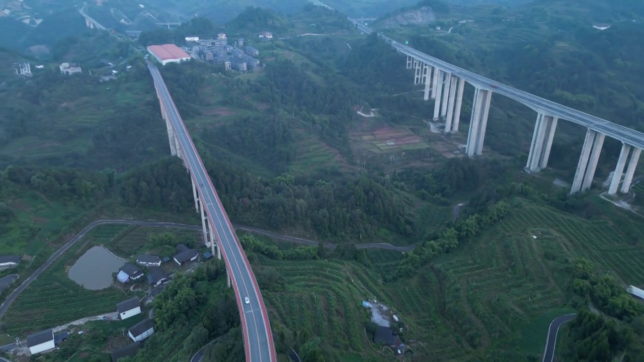 周家山大桥航拍视频素材画面4