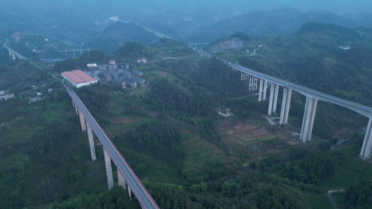 周家山大桥航拍视频素材画面2