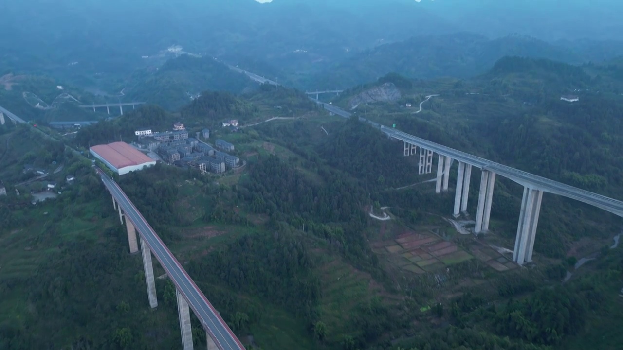 周家山大桥航拍视频素材画面3