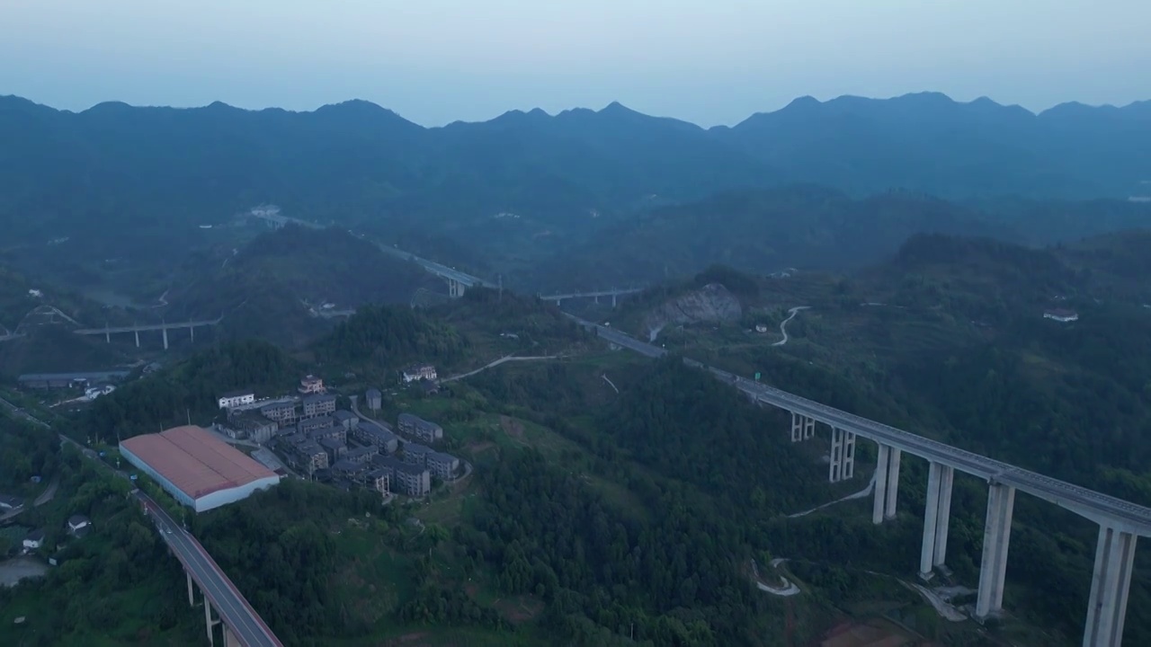 周家山大桥航拍视频素材画面4