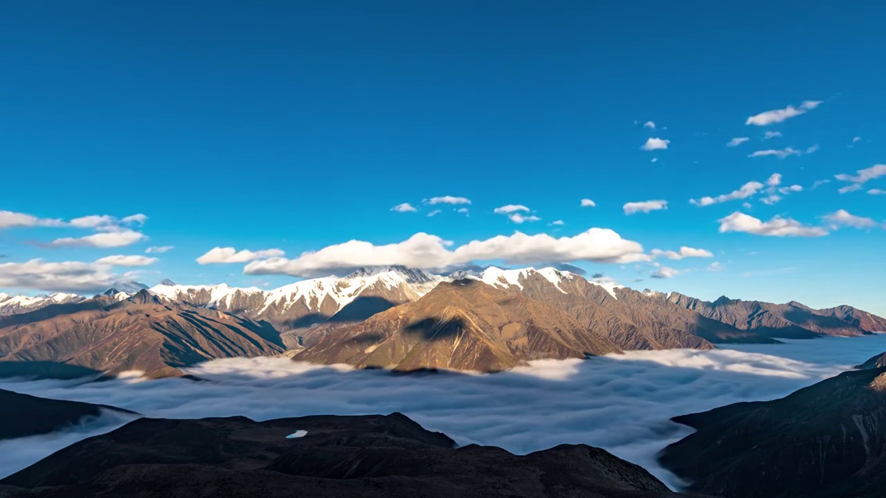 贡嘎雪山日照金山延时视频素材