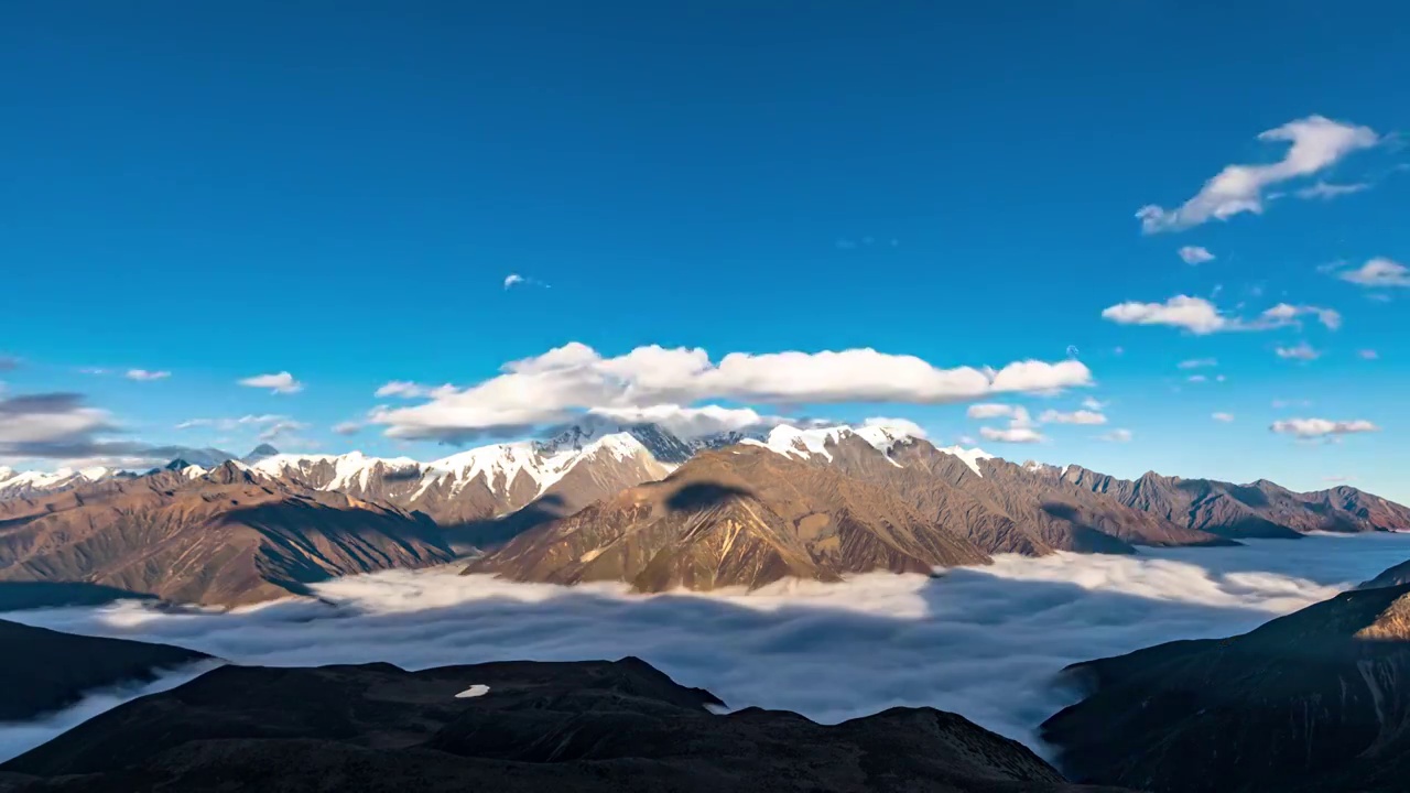 贡嘎雪山日照金山延时视频素材