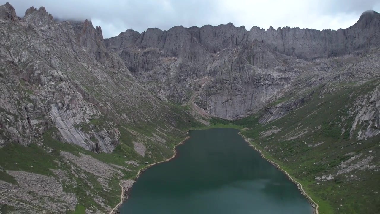 航拍四川阿坝州旅游莲宝叶则高原湖泊视频素材