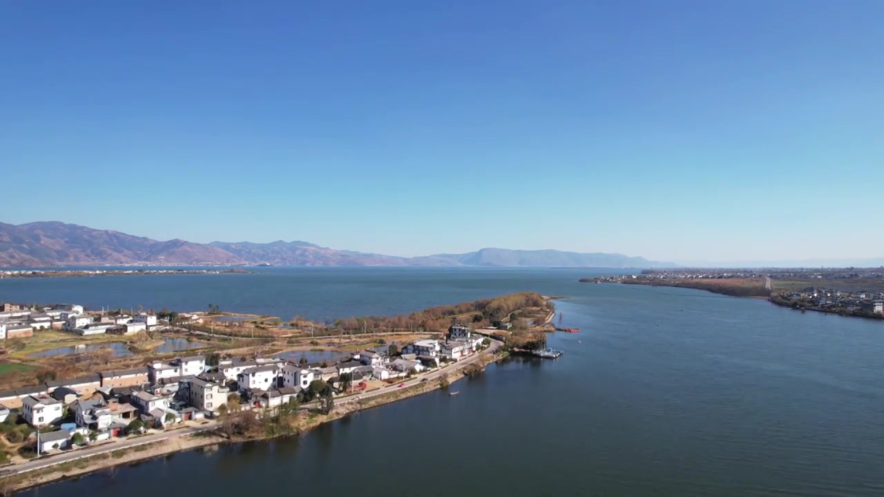 航拍云南旅游大理洱海村庄湖景视频素材