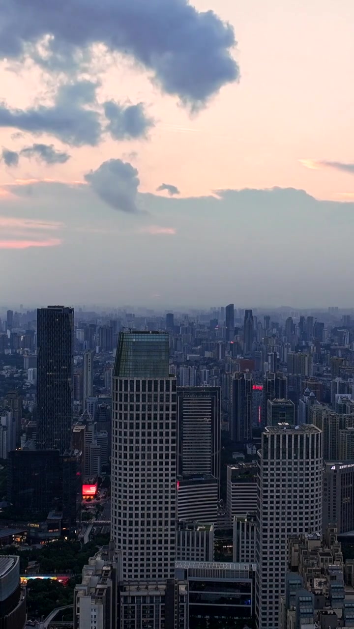 广州花城广场广州塔中轴线CBD傍晚入夜夜景航拍视频素材