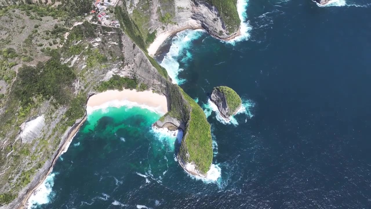 航拍印度尼西亚巴厘岛佩尼达岛精灵坠崖自然风光视频素材