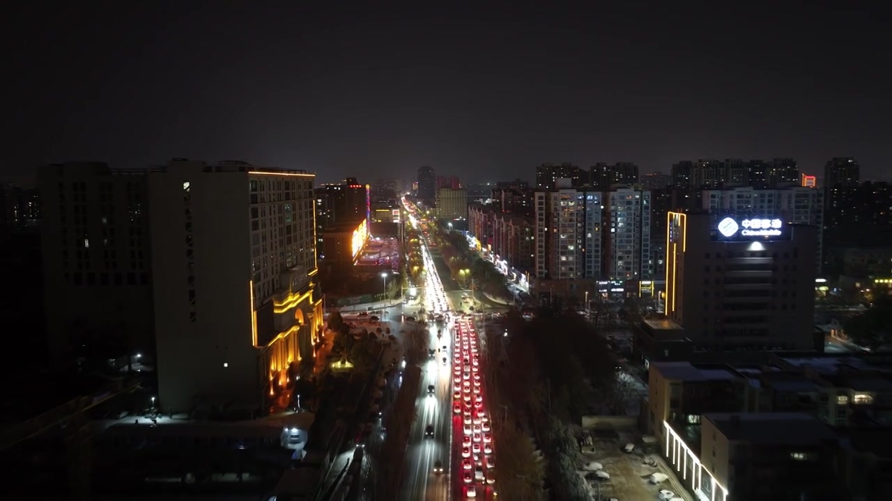 大雪过后的城市街道夜景视频素材