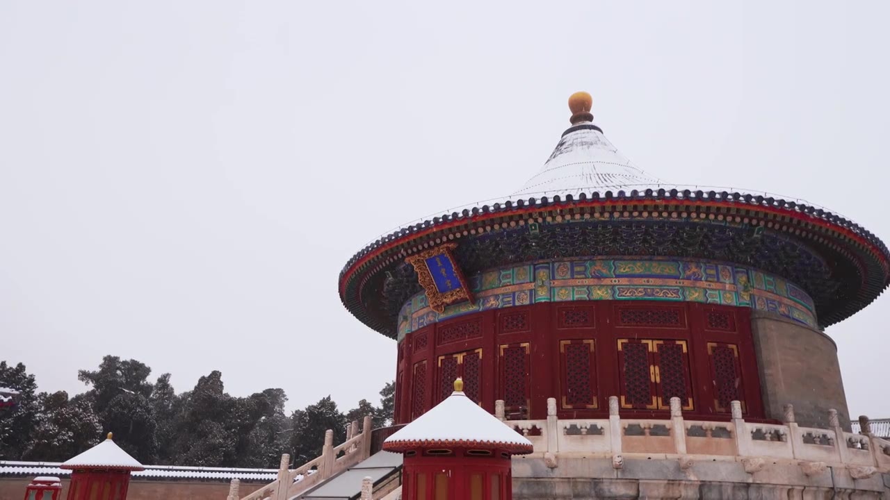 北京市天坛公园祈年殿棂星门皇穹宇雪景视频素材