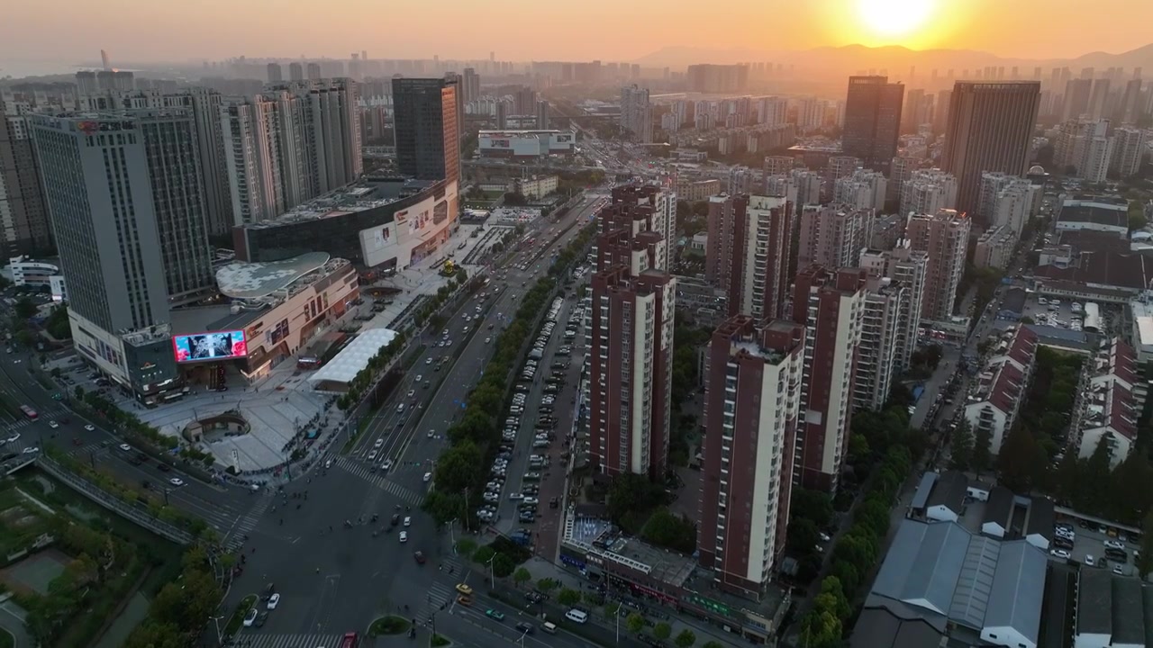 夕阳下的城市景观视频素材