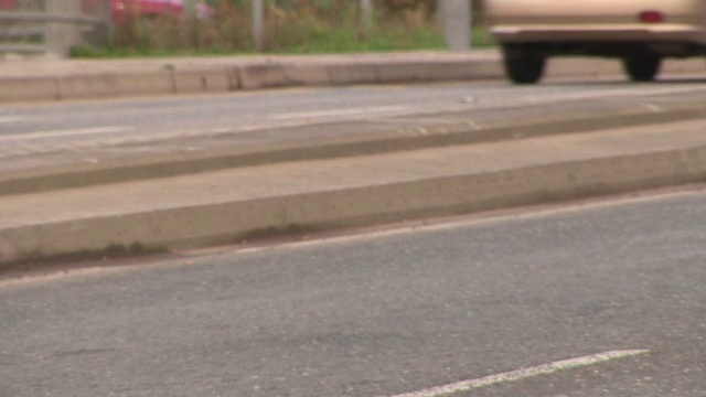 公路地面特写视频素材画面1