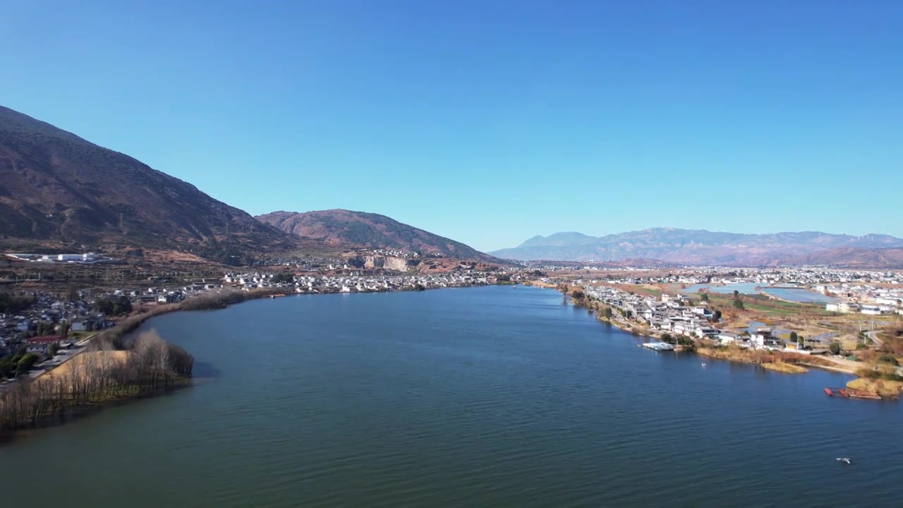 航拍云南旅游大理苍山洱海湖景村庄视频素材