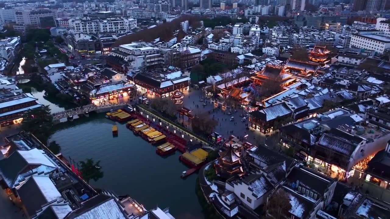 航拍南京夫子庙冬季雪景日落夜景 商业街大成殿龙照壁游船视频素材