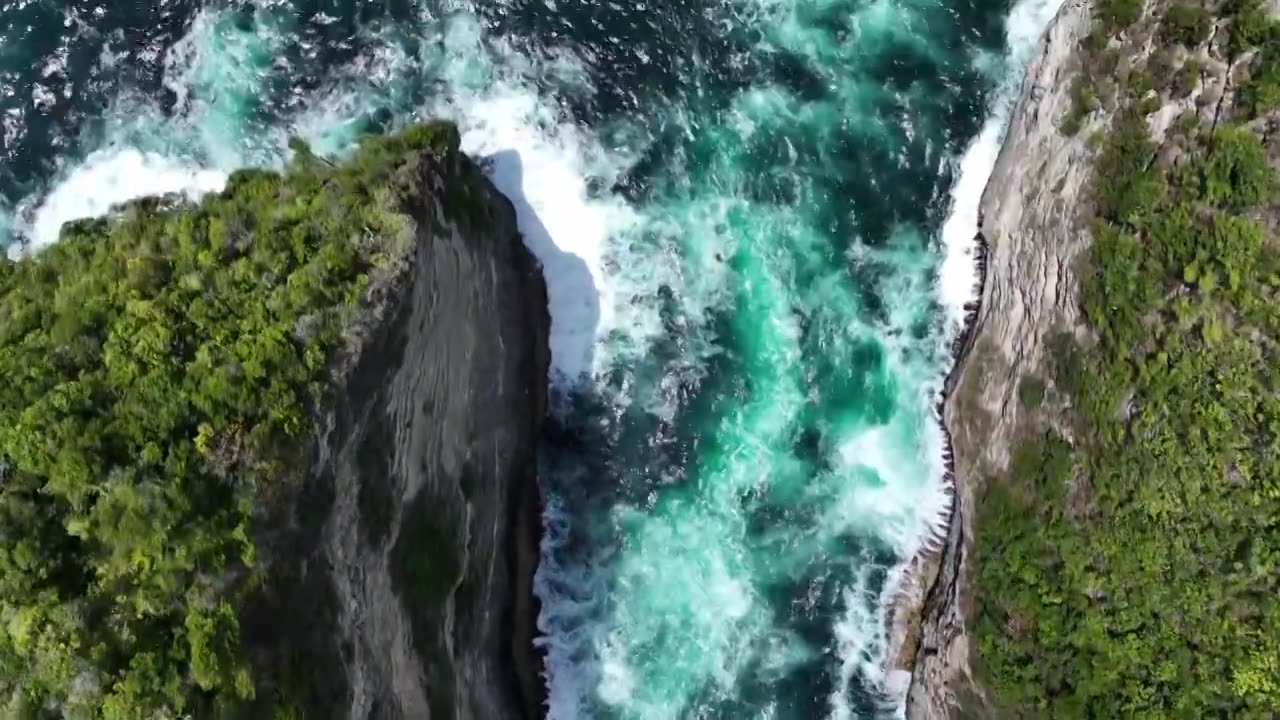 航拍印度尼西亚巴厘岛佩尼达岛海岛风光视频素材