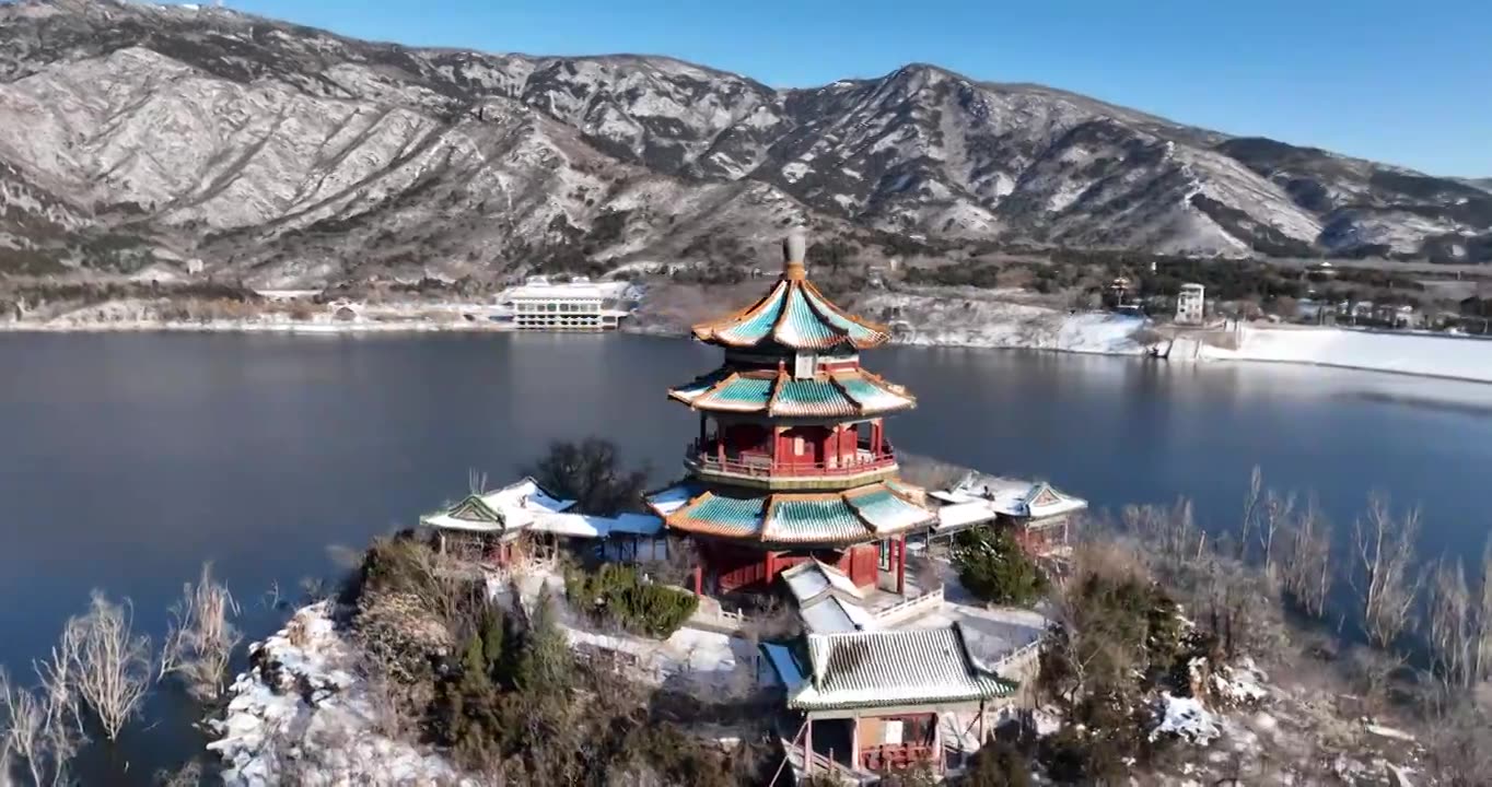 北京昌平区十三陵水库九龙宫冬天雪景航拍视频素材