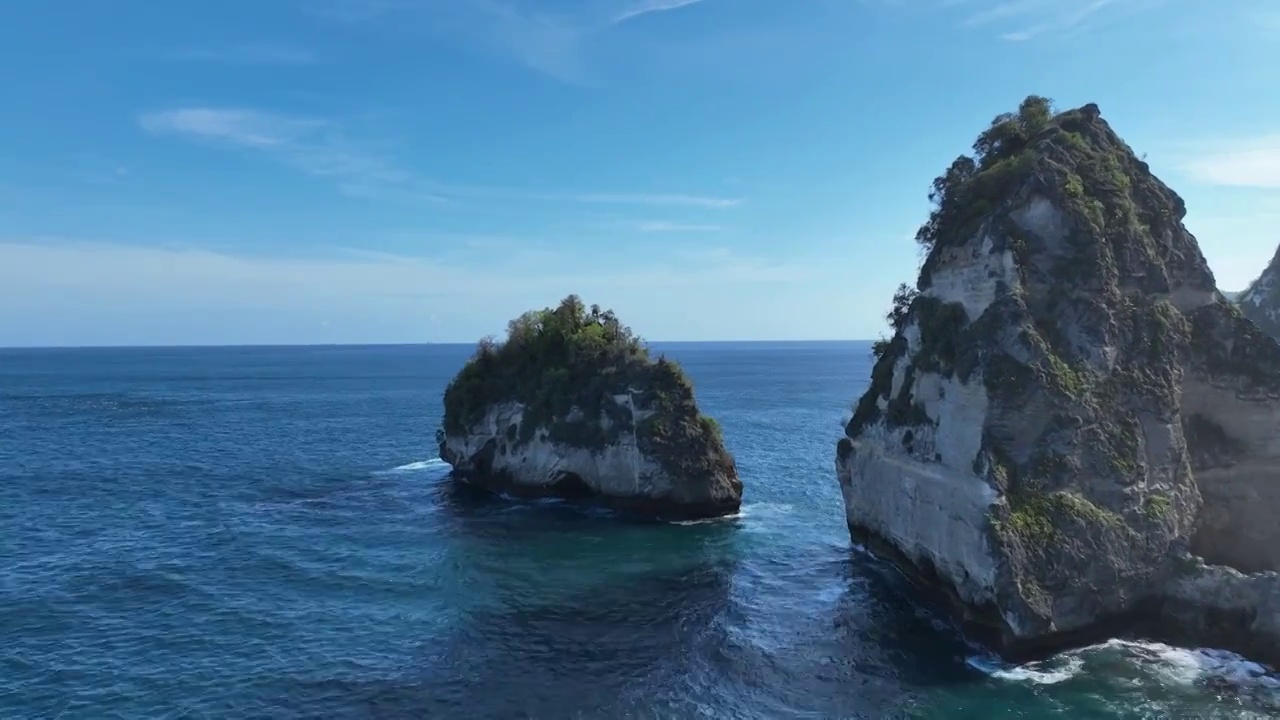 印度尼西亚努沙佩尼达岛钻石沙滩海景航拍视频素材