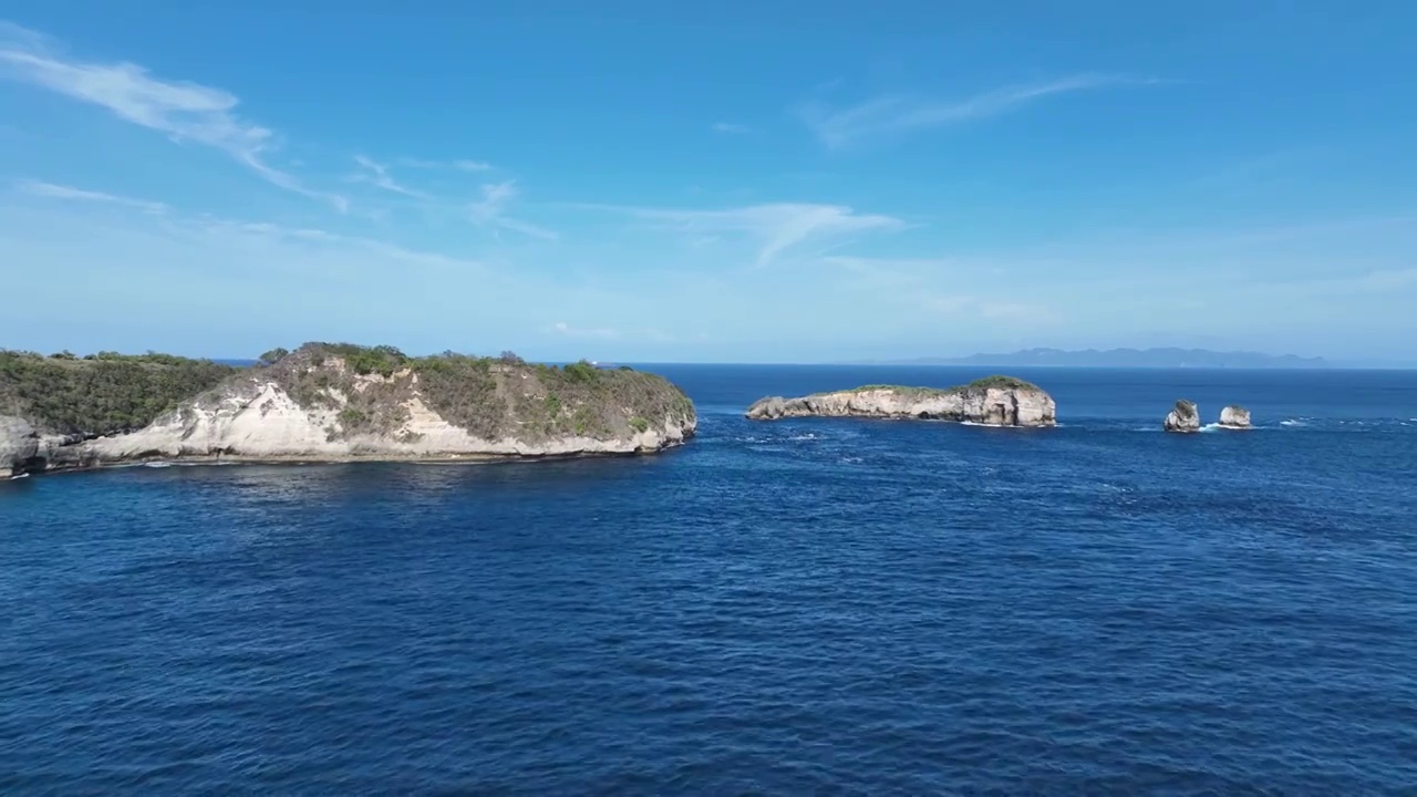 印度尼西亚努沙佩尼达岛钻石沙滩海景航拍视频素材