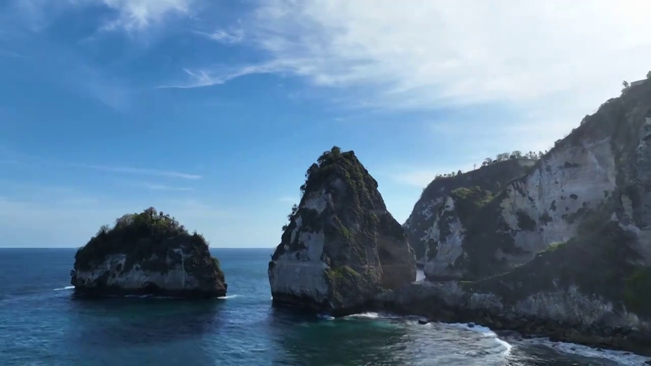 印度尼西亚努沙佩尼达岛钻石沙滩海景航拍视频素材