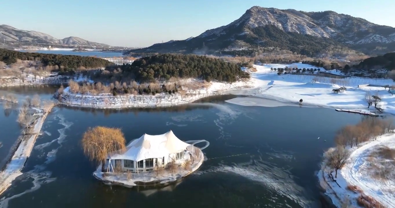 北京昌平区十三陵水库野营冬天雪景航拍视频素材