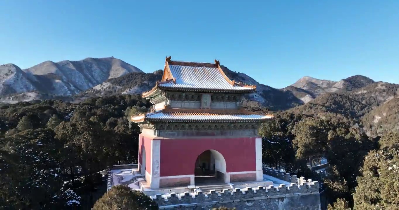 北京明十三陵定陵明楼冬天雪景航拍视频素材