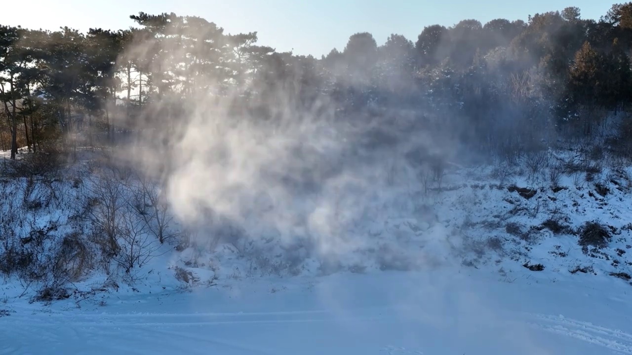 北京昌平区十三陵水库野营人工造雪慢镜头视频素材