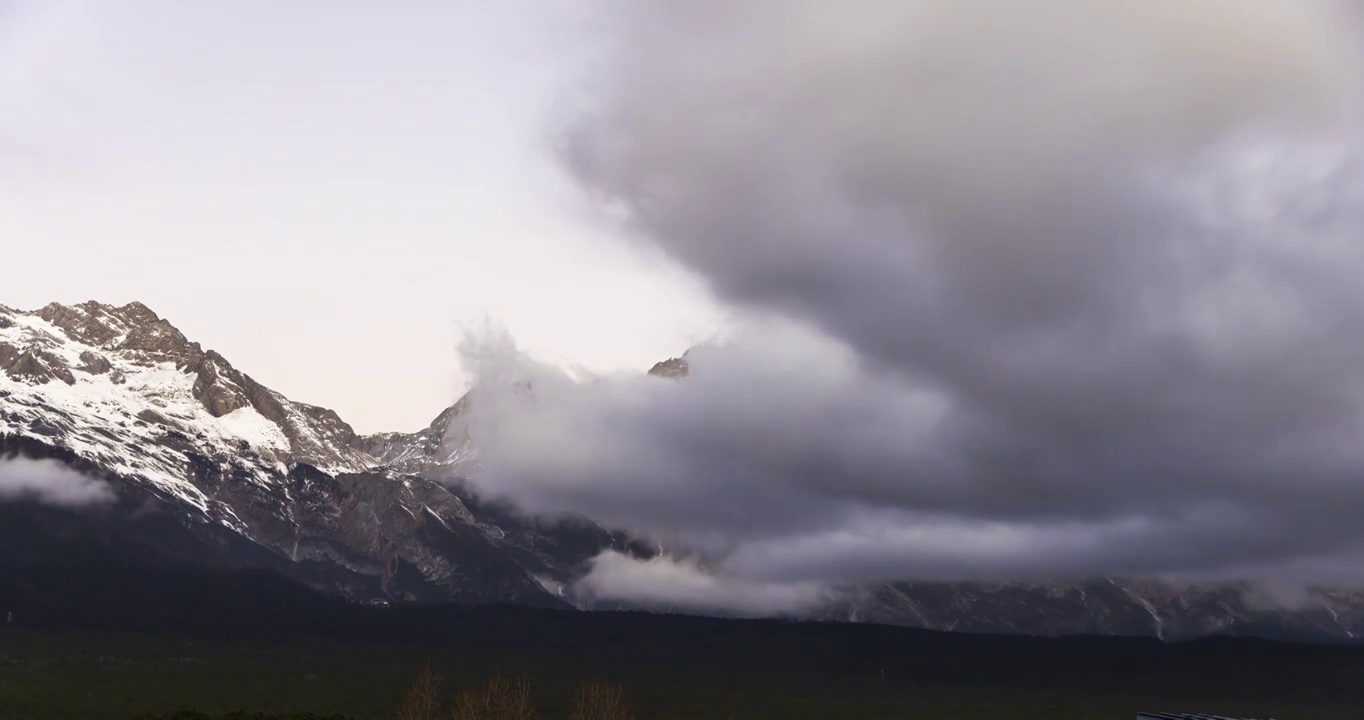 （延时）丽江玉龙雪山日照金山视频素材