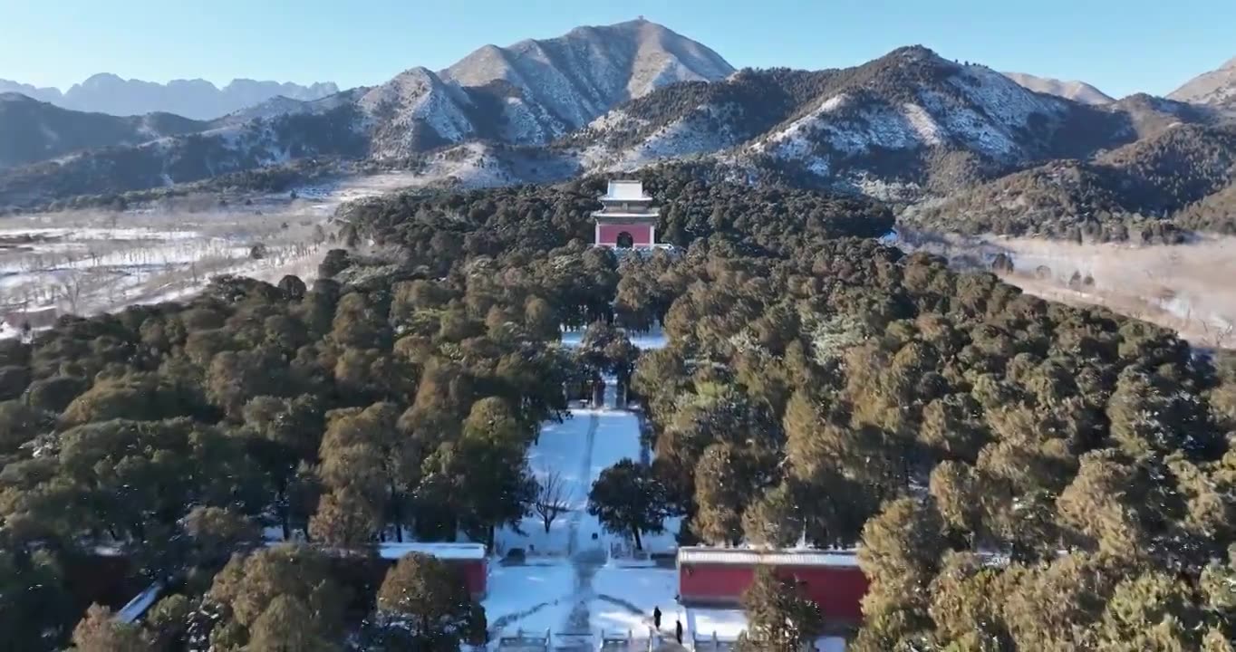 北京明十三陵定陵冬天雪景航拍视频素材