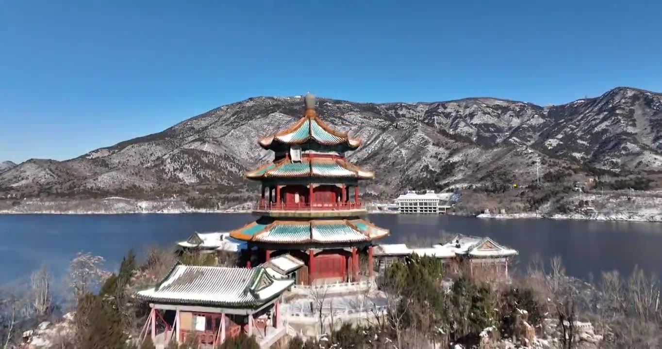 北京昌平区十三陵水库九龙宫冬天雪景航拍视频素材