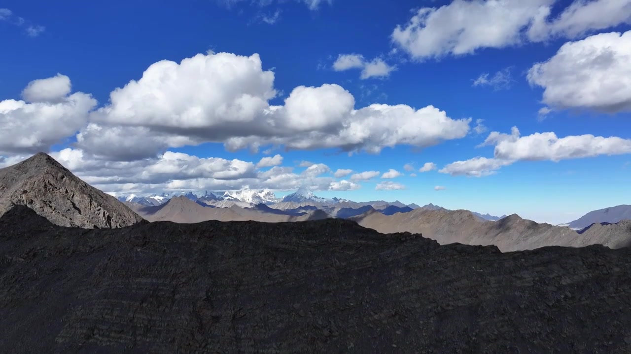 四川甘孜乌库楚山区拍摄的贡嘎山群峰风光视频素材