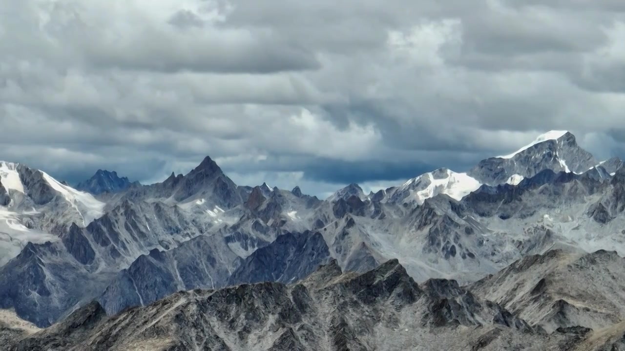 四川甘孜理塘航拍格聂山区群山全景视频素材