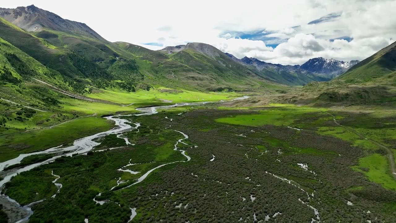 航拍四川甘孜白玉县纳塔乡生态草原河流风光视频素材