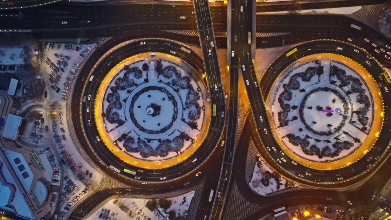 中国黑龙江哈尔滨公路大桥夜晚雪景航拍视频素材