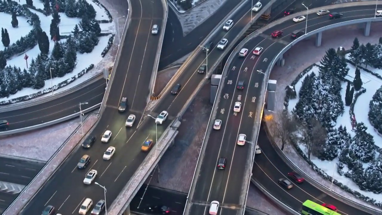 中国黑龙江哈尔滨公路大桥雪景航拍视频素材