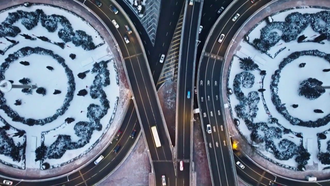 中国黑龙江哈尔滨公路大桥雪景航拍视频素材